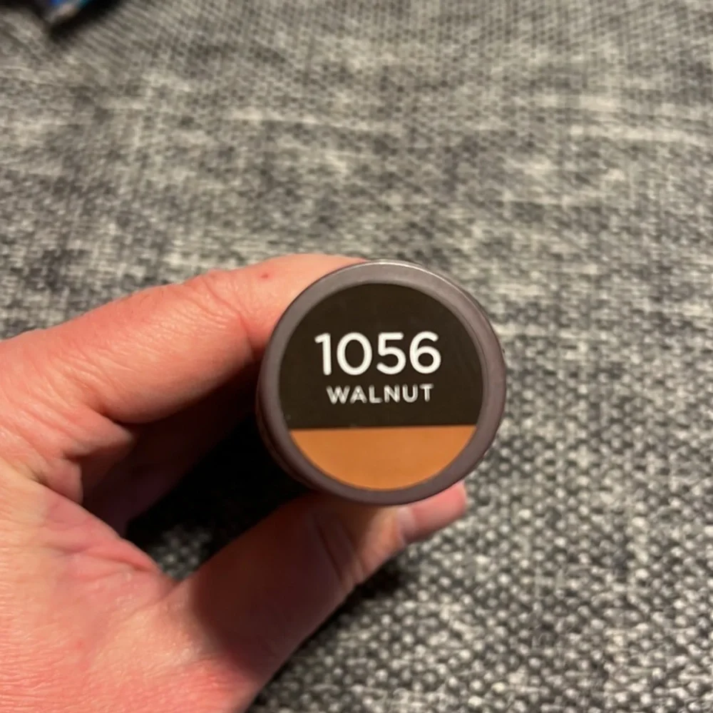 NWT Burt’s Bees Walnut Goodness Glow Liquid Makeup